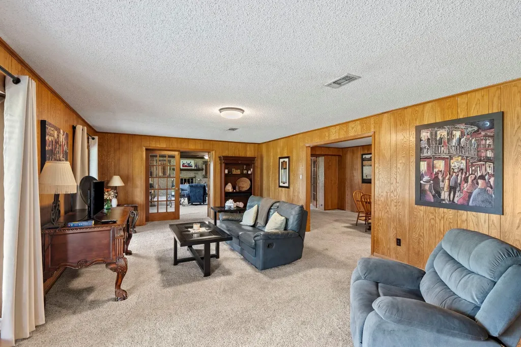 3345 E Austin Street Giddings TX 78942