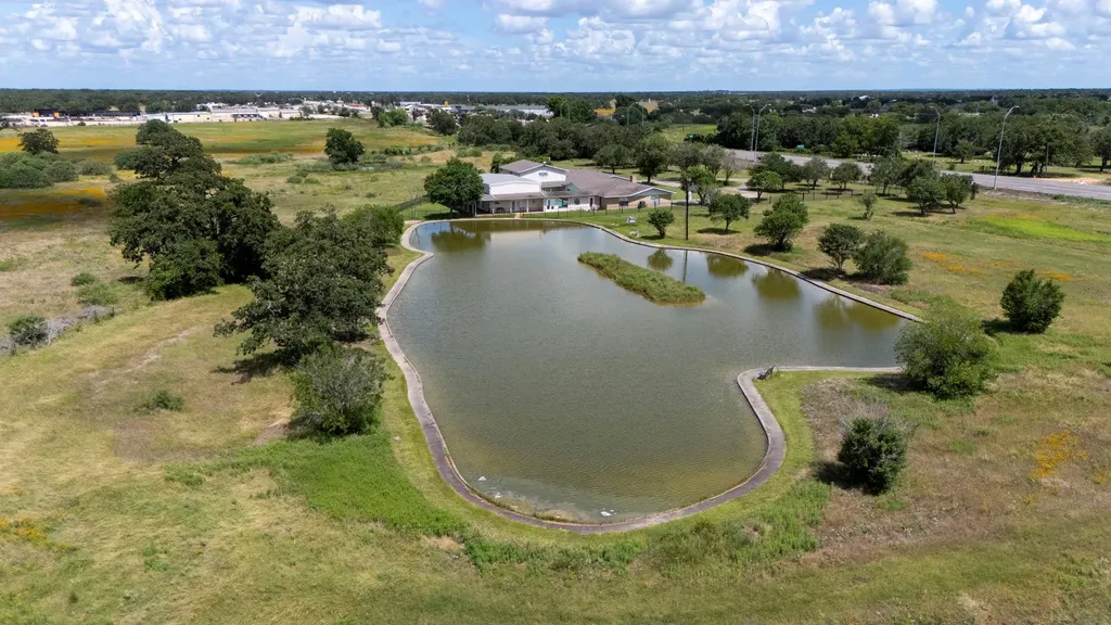 3345 E Austin Street Giddings TX 78942