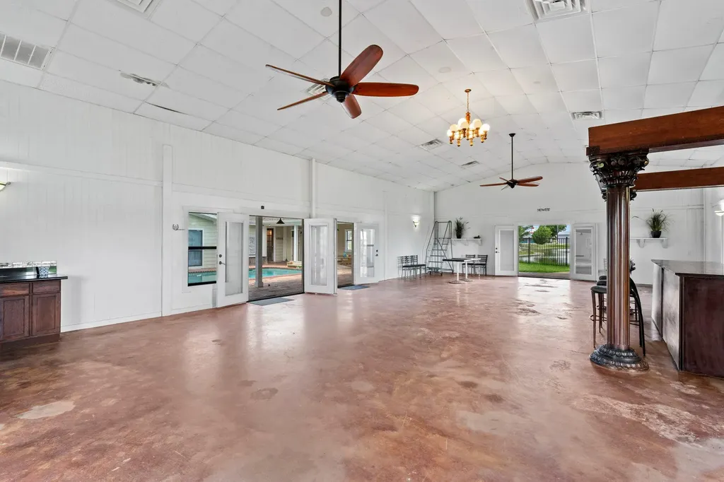 3345 E Austin Street Giddings TX 78942