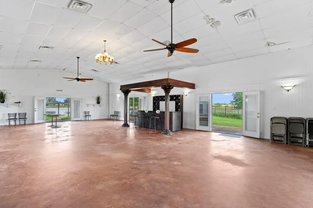 3345 E Austin Street Giddings TX 78942