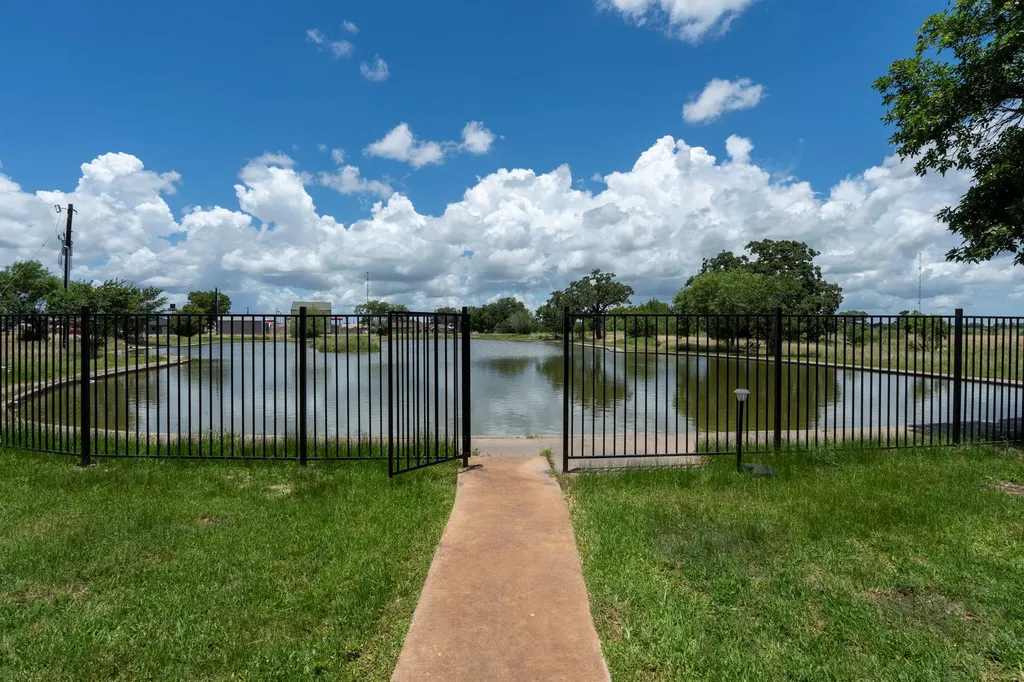3345 E Austin Street Giddings TX 78942