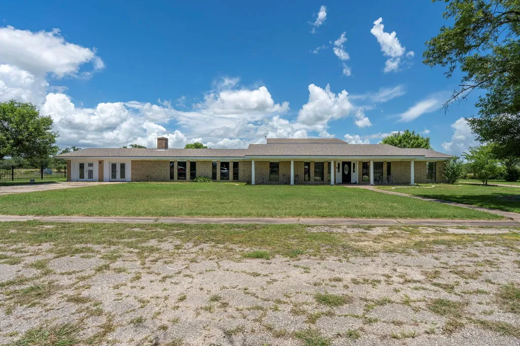 3345 E Austin Street Giddings TX 78942