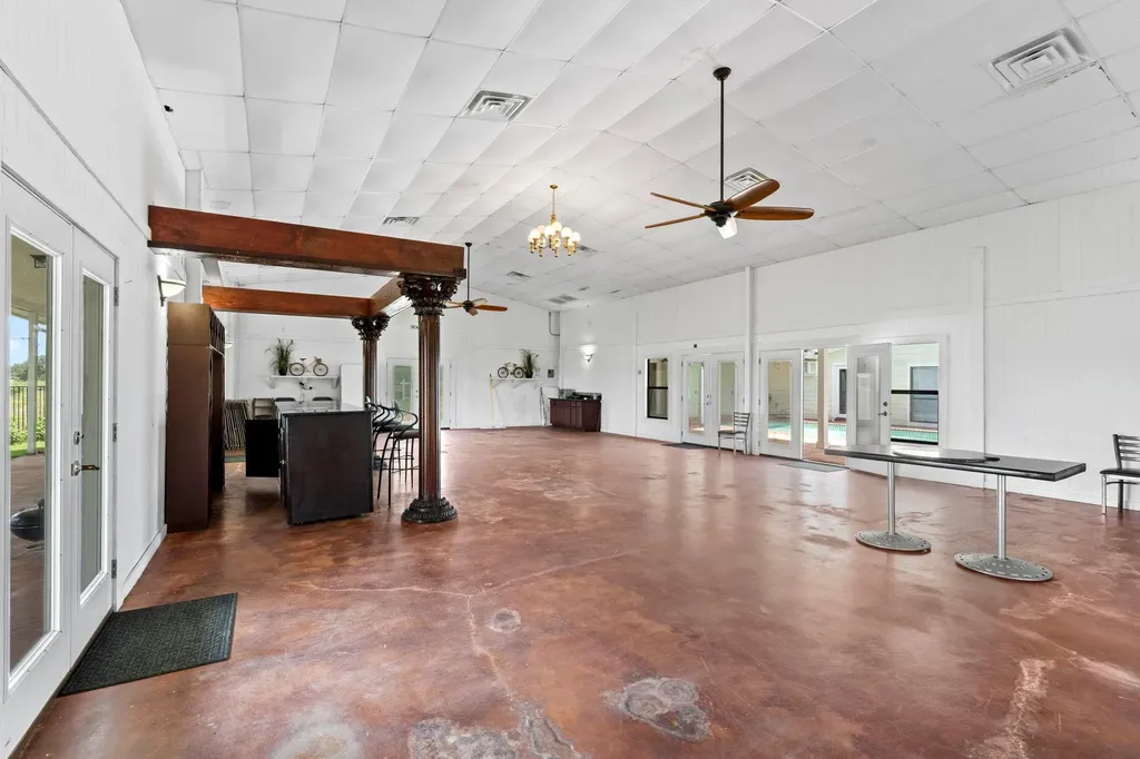 3345 E Austin Street Giddings TX 78942