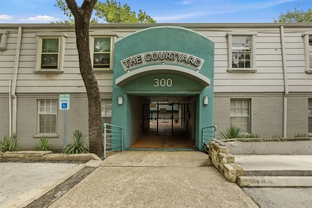 300 Crockett Street Austin TX 78704
