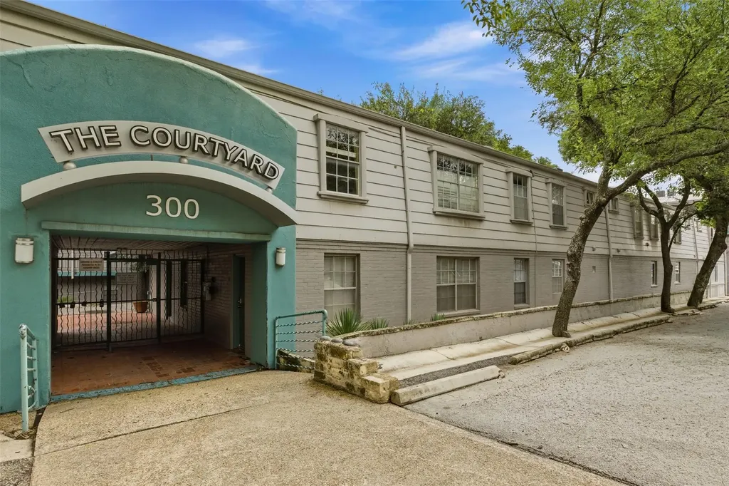 300 Crockett Street Austin TX 78704