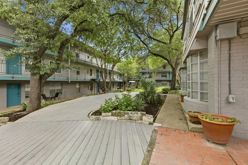 300 Crockett Street Austin TX 78704