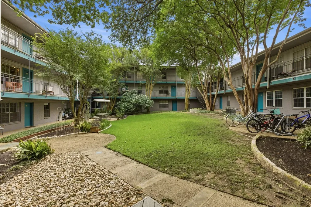 300 Crockett Street Austin TX 78704