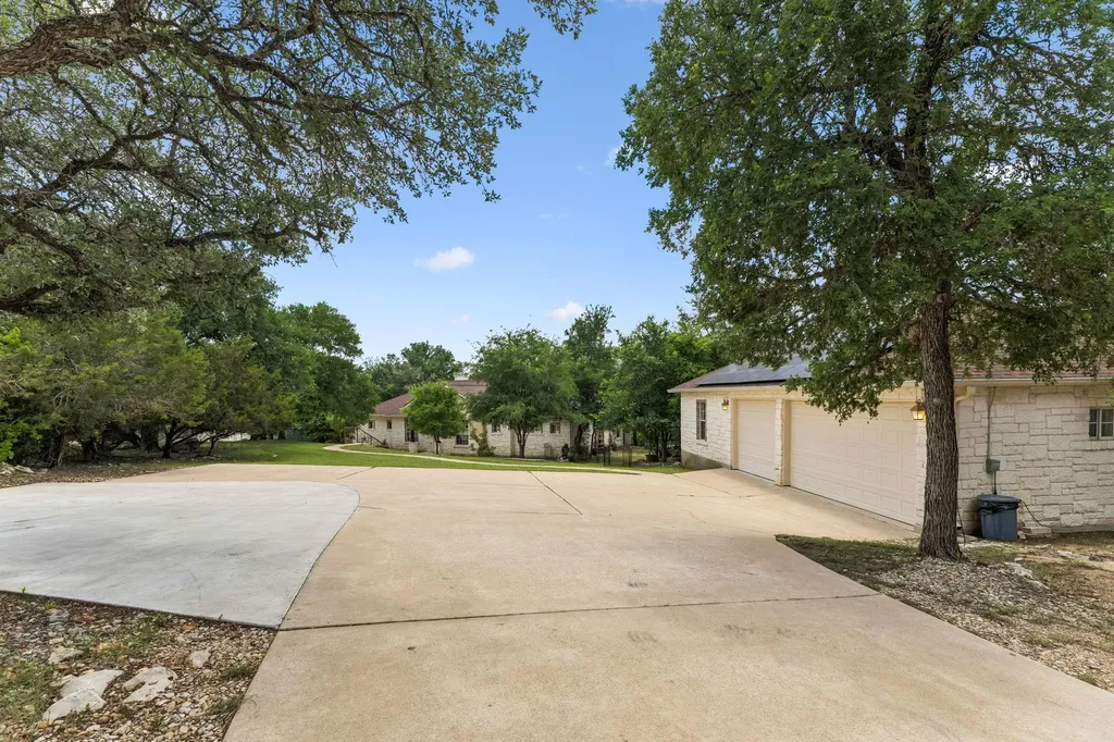23621 Indian Divide Cove Spicewood TX 78669