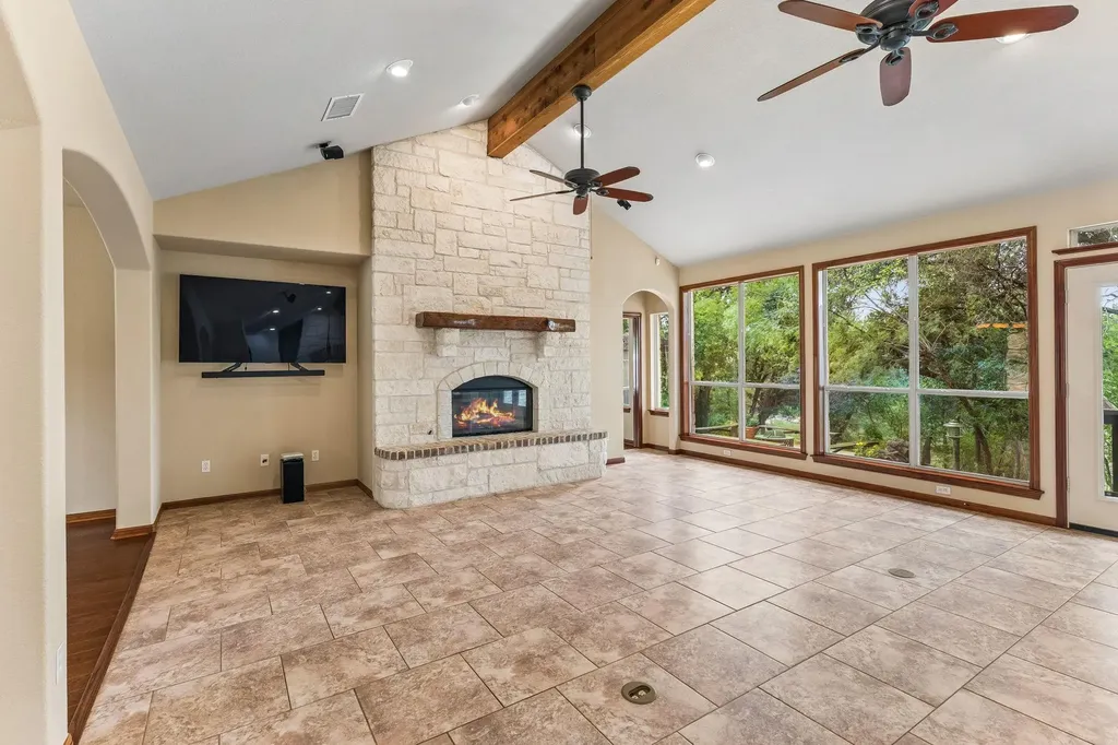 23621 Indian Divide Cove Spicewood TX 78669