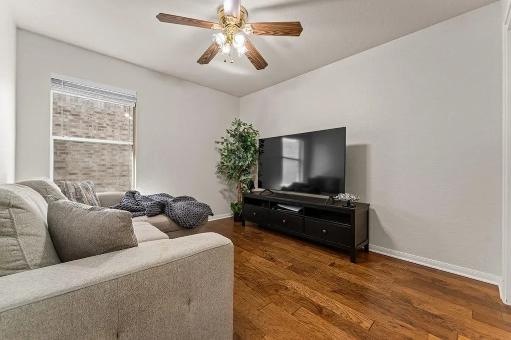 3804 Hidden Lake Crossing Pflugerville TX 78660