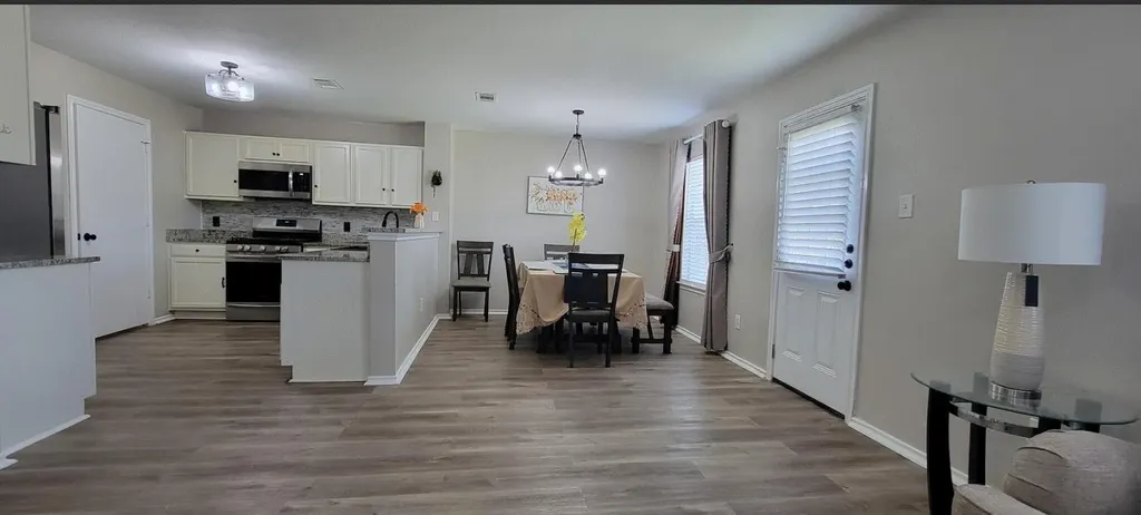 6908 Campina Crossing Del Valle TX 78617