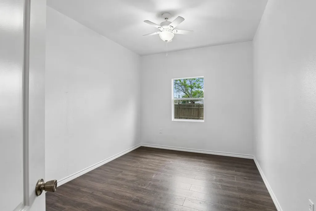 810 Lamar Street Luling TX 78648