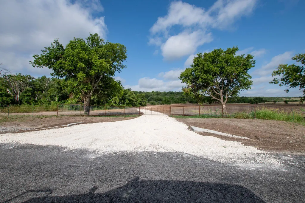 101 Fm-1047 Hamilton TX 76880