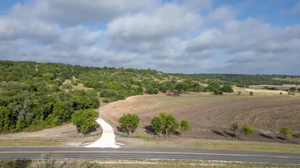 101 Fm-1047 Hamilton TX 76880