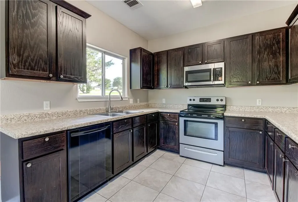 135 Valle Verde Drive Del Valle TX 78617