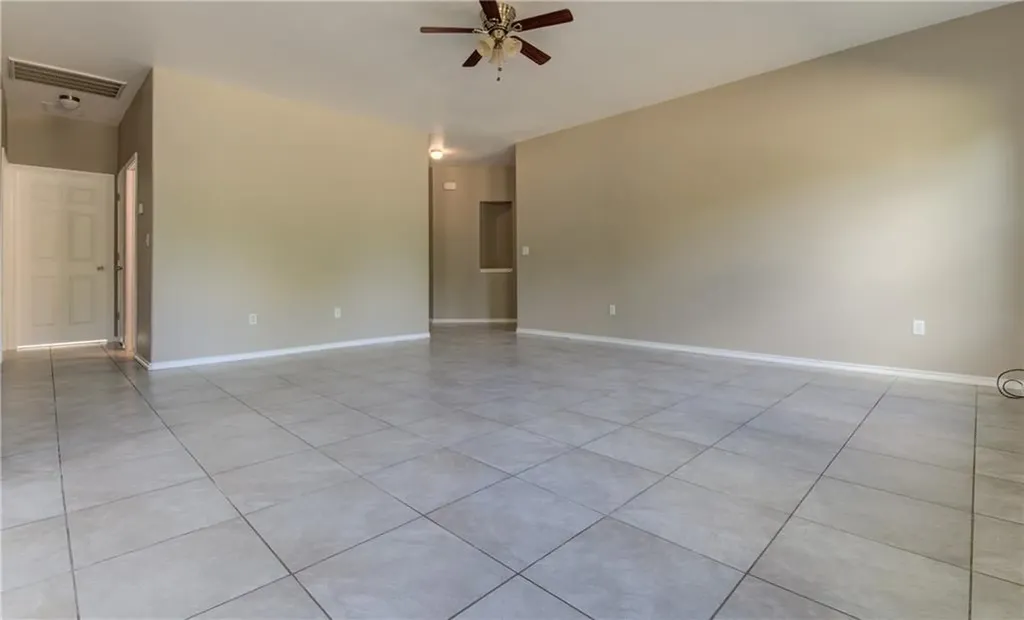 135 Valle Verde Drive Del Valle TX 78617