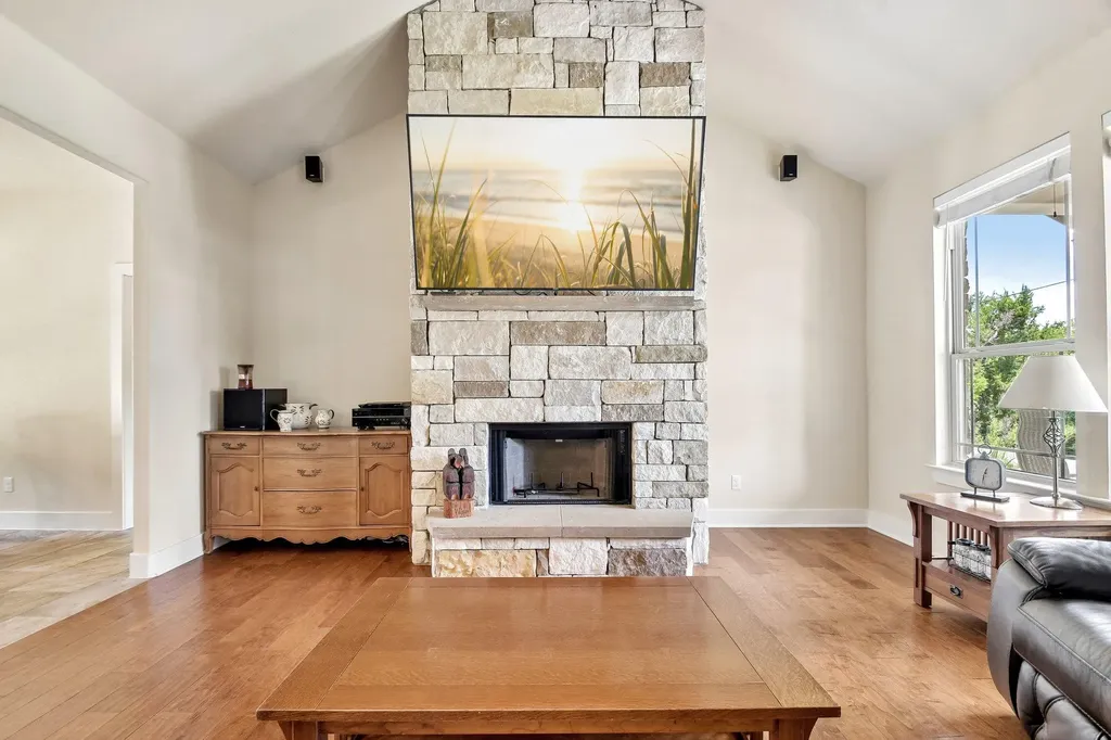 1058 Daviot Drive Spicewood TX 78669