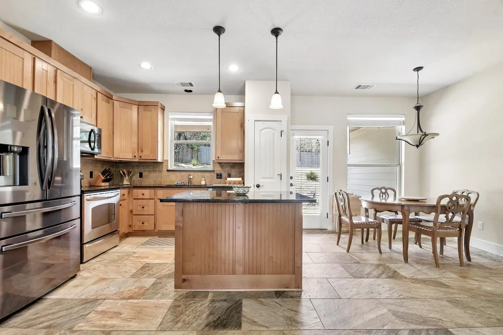 1058 Daviot Drive Spicewood TX 78669
