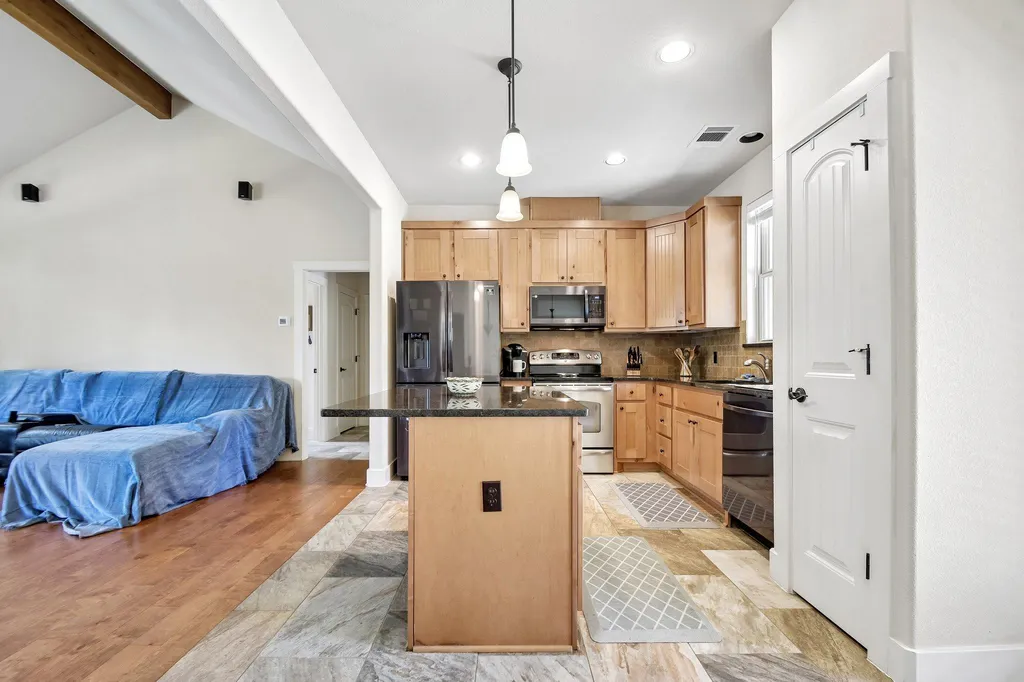 1058 Daviot Drive Spicewood TX 78669