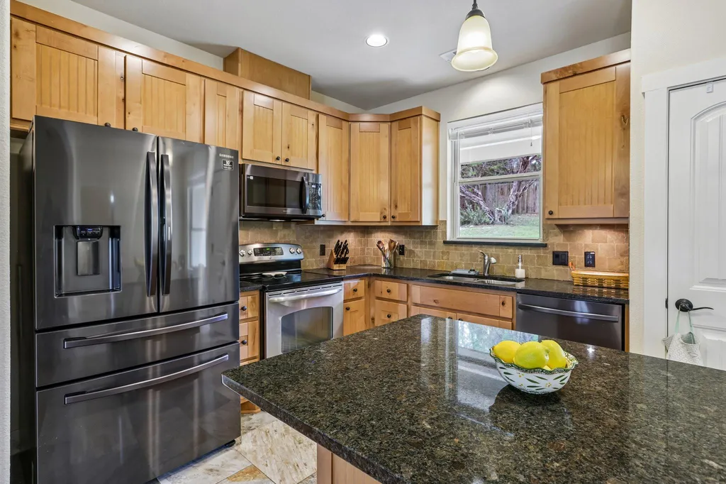 1058 Daviot Drive Spicewood TX 78669