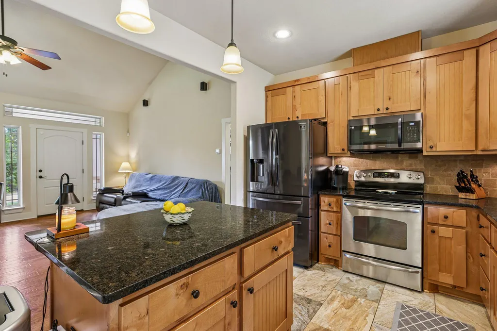 1058 Daviot Drive Spicewood TX 78669