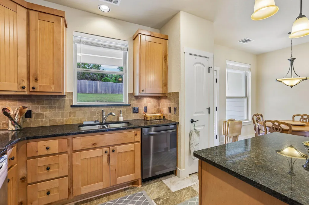 1058 Daviot Drive Spicewood TX 78669