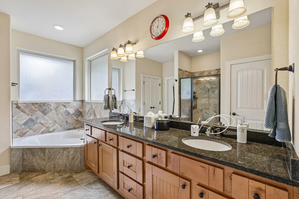 1058 Daviot Drive Spicewood TX 78669