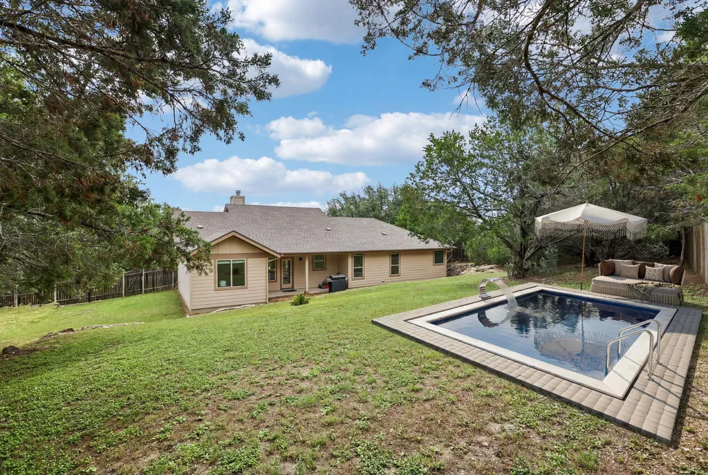 1058 Daviot Drive Spicewood TX 78669