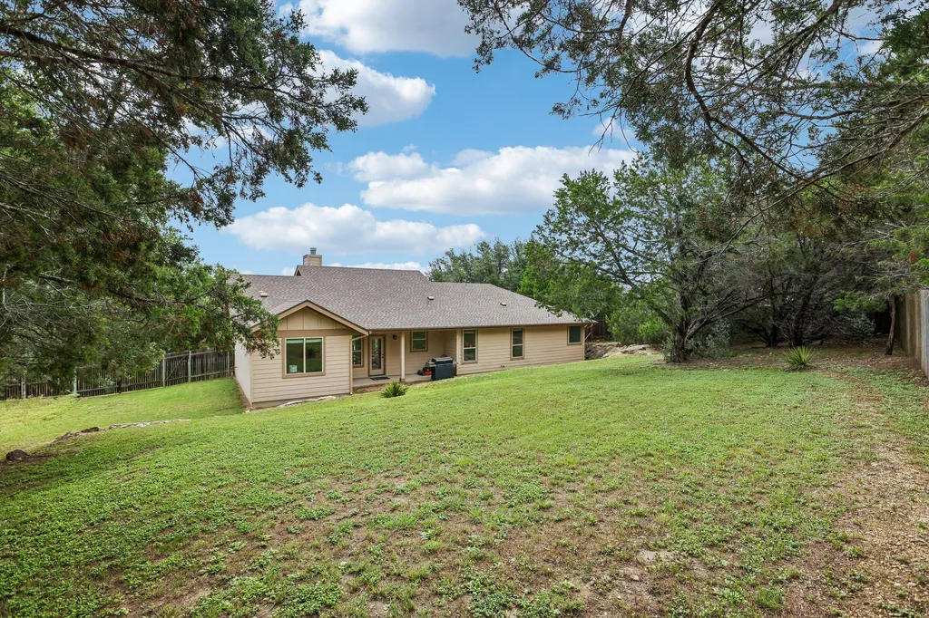 1058 Daviot Drive Spicewood TX 78669