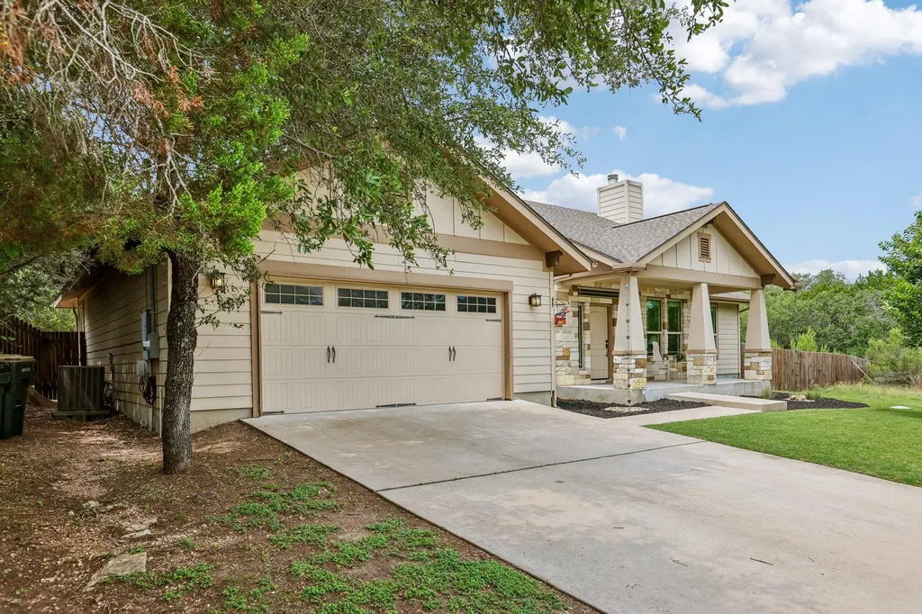 1058 Daviot Drive Spicewood TX 78669