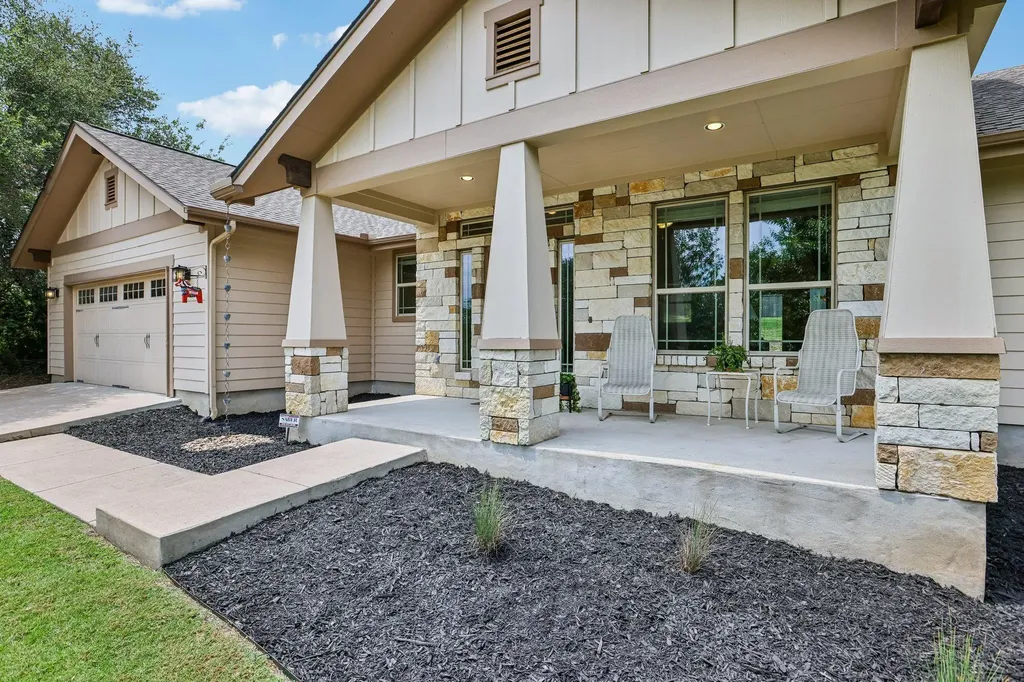 1058 Daviot Drive Spicewood TX 78669
