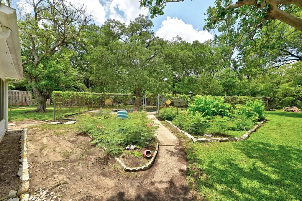 1304 Harrison Lane Austin TX 78742