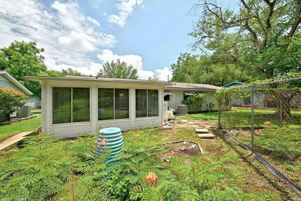 1304 Harrison Lane Austin TX 78742