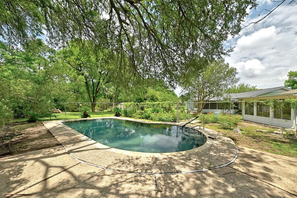 1304 Harrison Lane Austin TX 78742