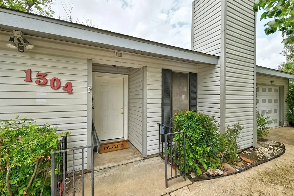 1304 Harrison Lane Austin TX 78742