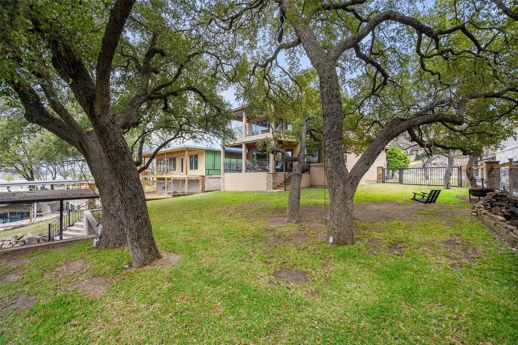 118 Bridgepoint Drive Kingsland TX 78639