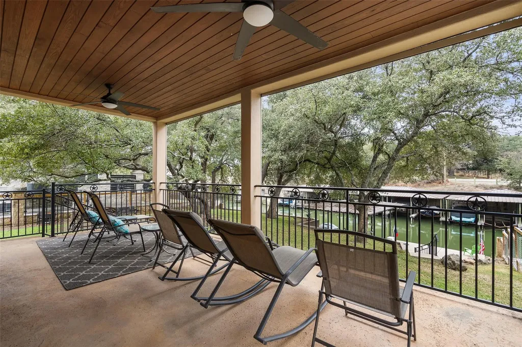 118 Bridgepoint Drive Kingsland TX 78639