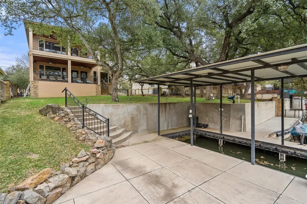 118 Bridgepoint Drive Kingsland TX 78639