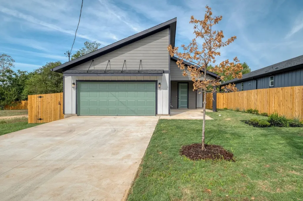 204 Washington Street Elgin TX 78621