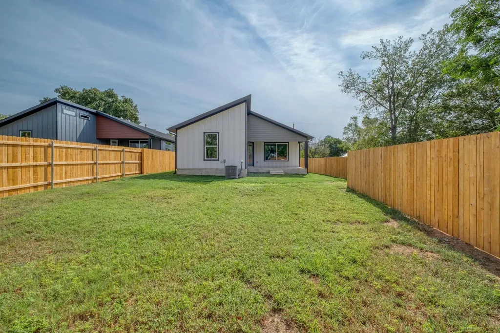 204 Washington Street Elgin TX 78621