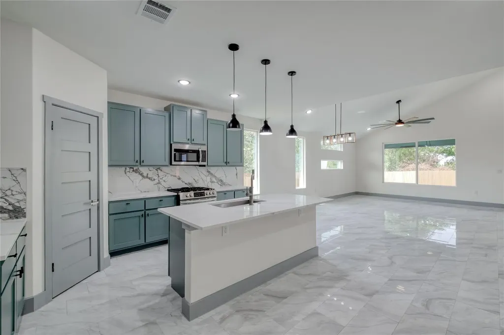 204 Washington Street Elgin TX 78621