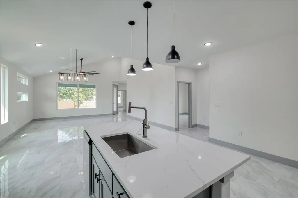 204 Washington Street Elgin TX 78621