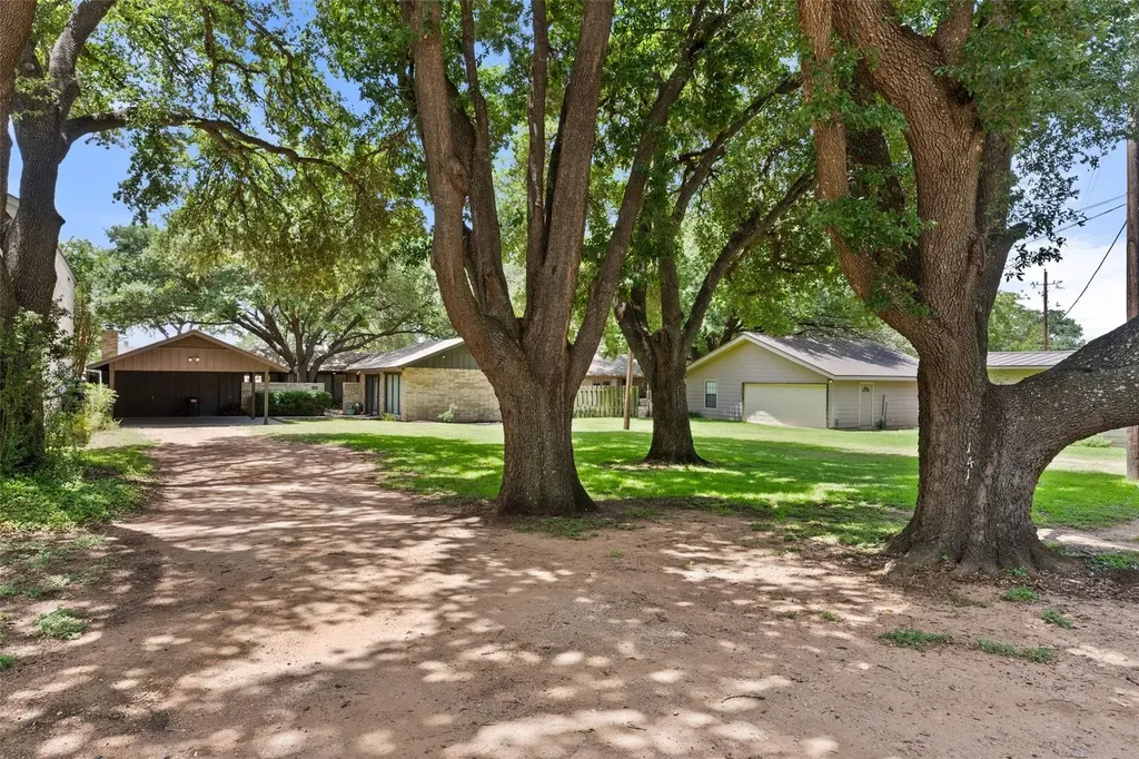 141 Perry Lane Kingsland TX 78639