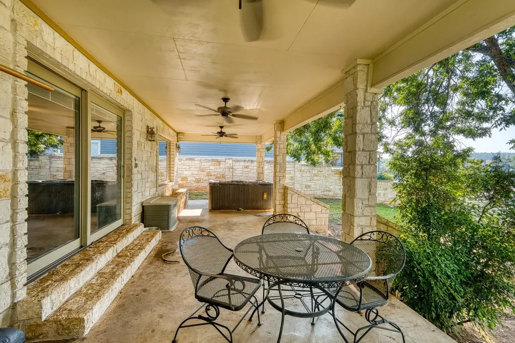 2000 Williams Lakeshore Kingsland TX 78639