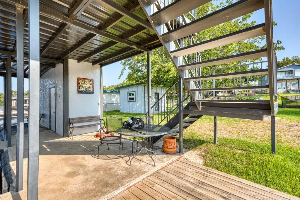 2000 Williams Lakeshore Kingsland TX 78639