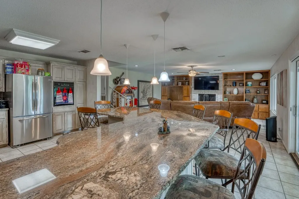 2000 Williams Lakeshore Kingsland TX 78639