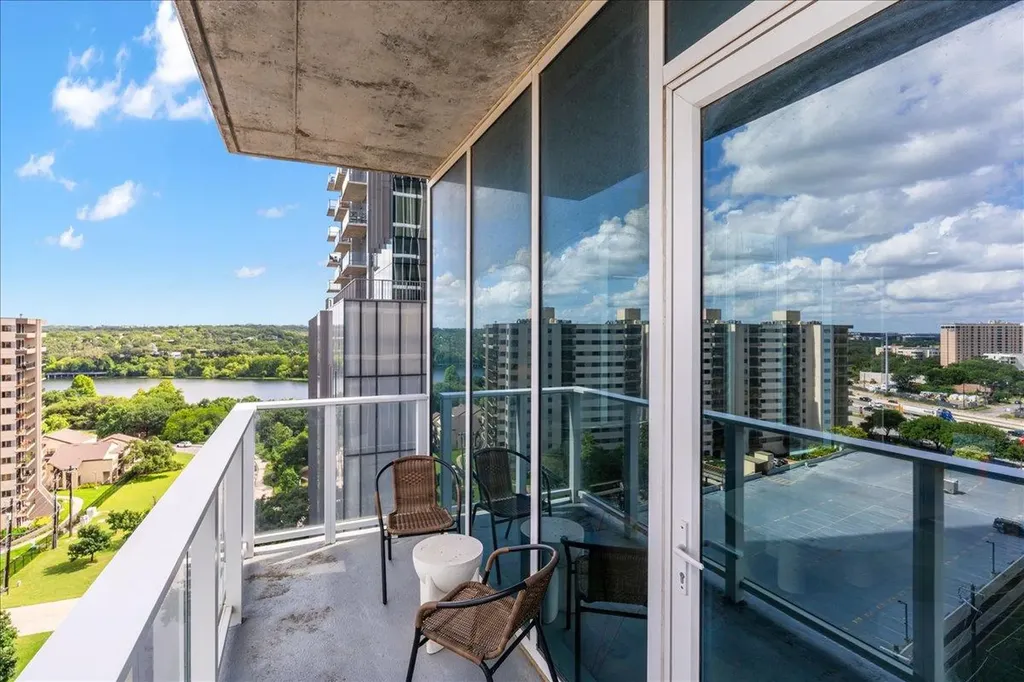 48 East Avenue Austin TX 78701