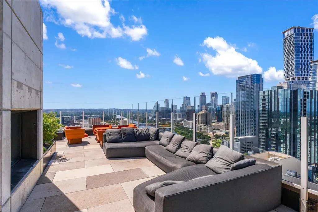 48 East Avenue Austin TX 78701