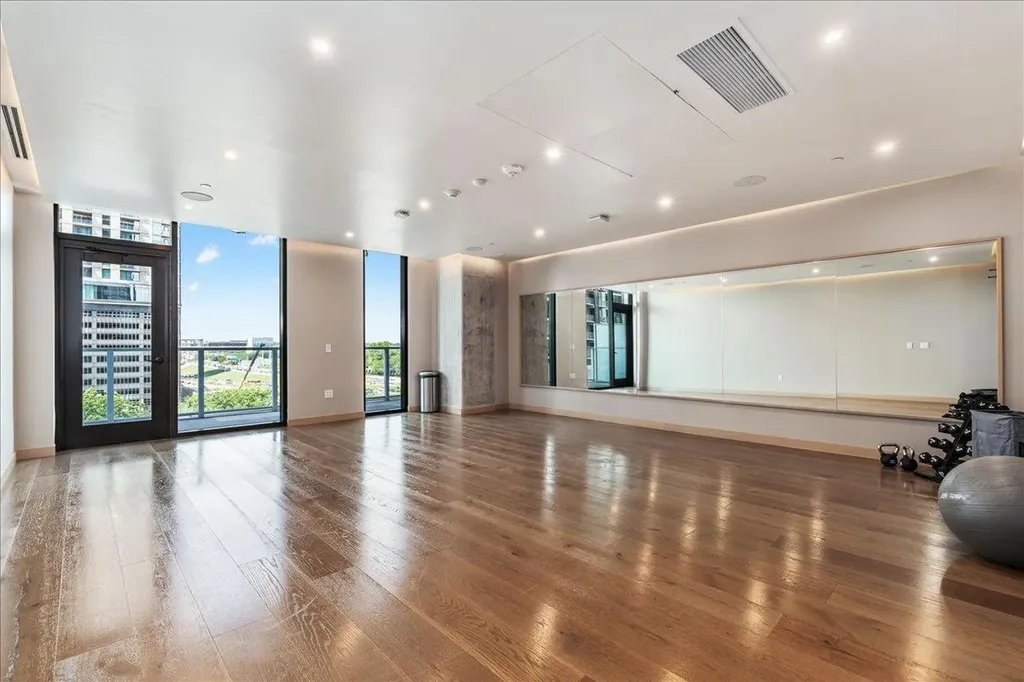 48 East Avenue Austin TX 78701