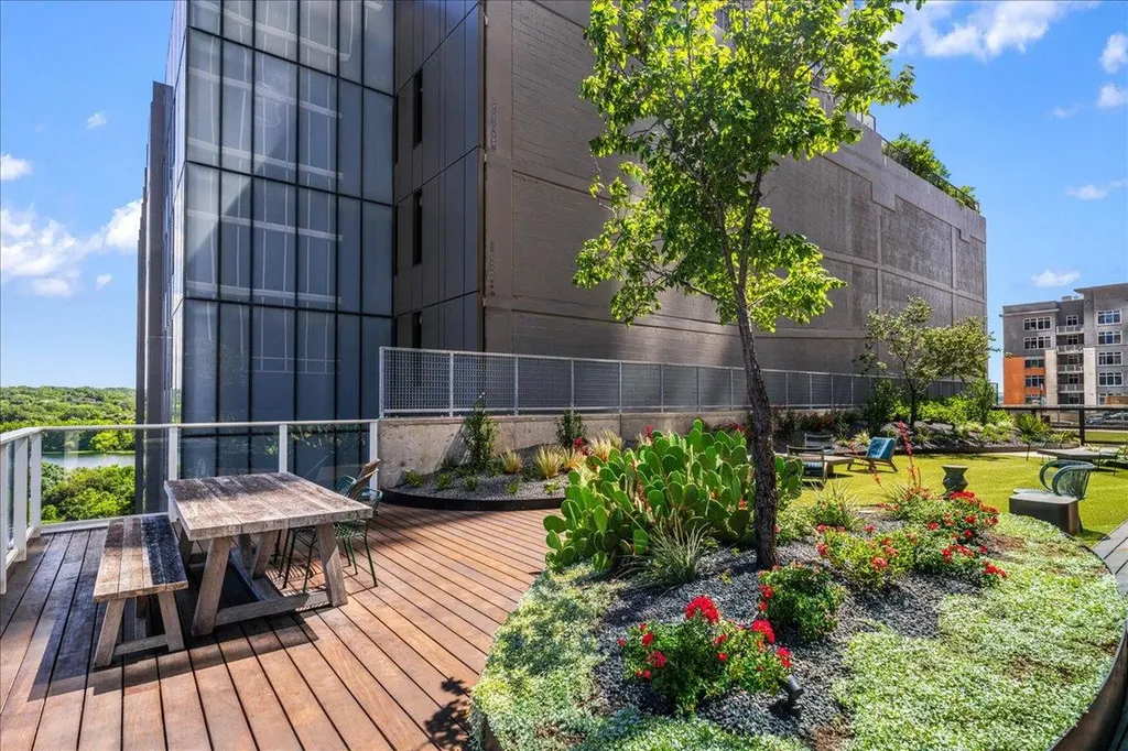 48 East Avenue Austin TX 78701